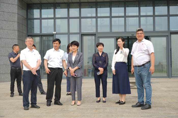党建引领促发展 政医协同护齿健——约炮
与五象新区规划建设管委会多个党支部开展党建联建活动 第 2 张